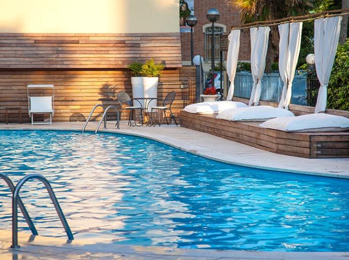 villaadriatica it vacanze-di-inizio-giugno-a-rimini-in-hotel-4-stelle-con-piscina 006