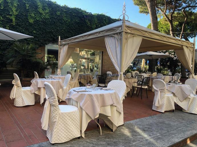 villaadriatica it offerta-fine-giugno-a-rimini-in-hotel-con-piscina 006